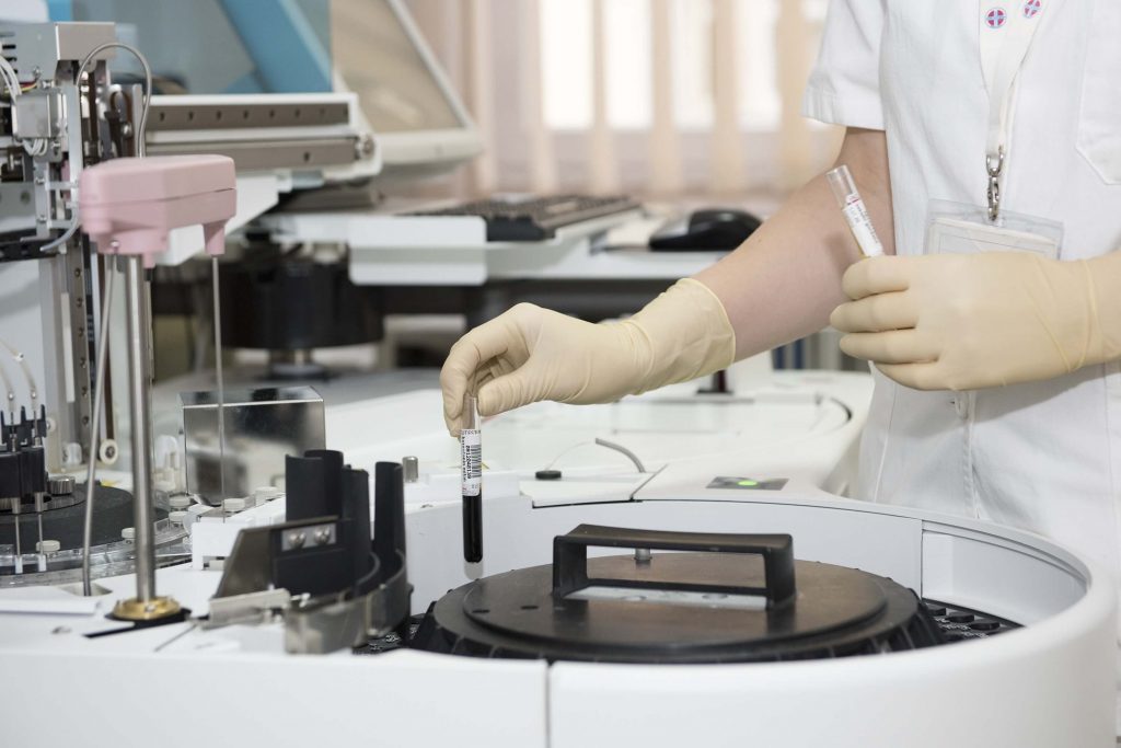 degreasing and decontamination for use in the medical and pharmaceuticals