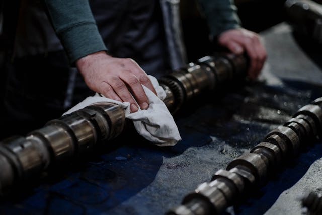 Degreasing a part with a cloth